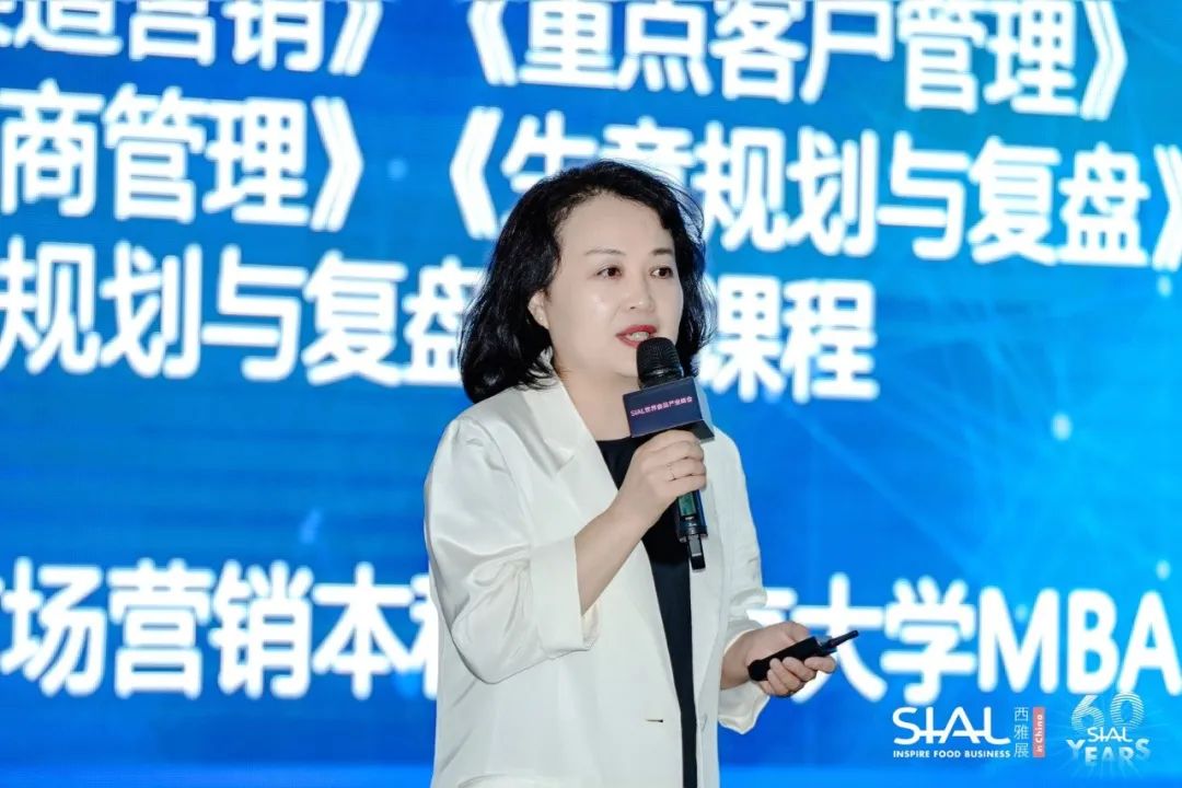 快消行業(yè)金牌培訓(xùn)師，原快消行業(yè)世界500強(qiáng)品牌方業(yè)務(wù)高管王曉莉