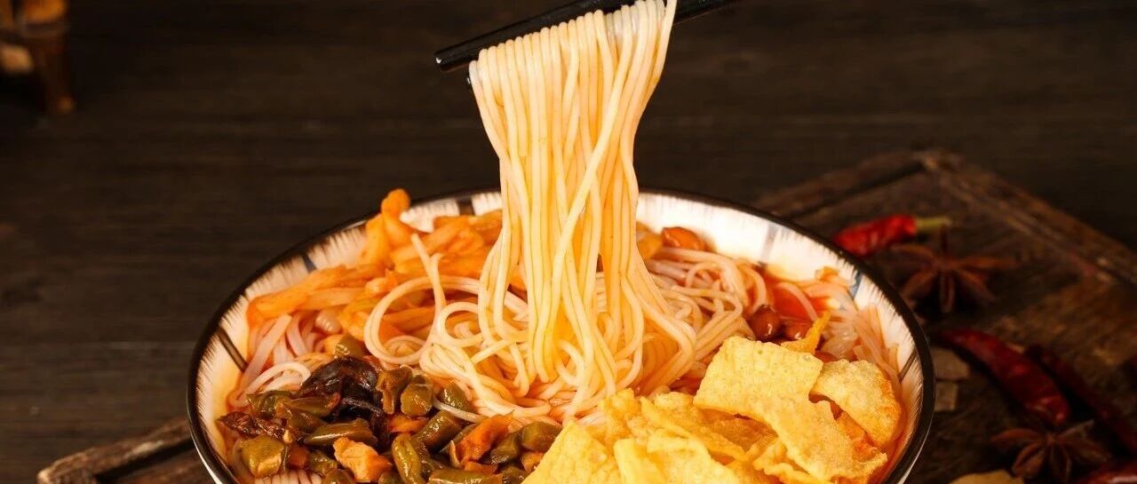 【方便食品】粉類小吃奔赴千億市場！食族人、滿小飽、好歡螺等“嗦”出地域新潮味！